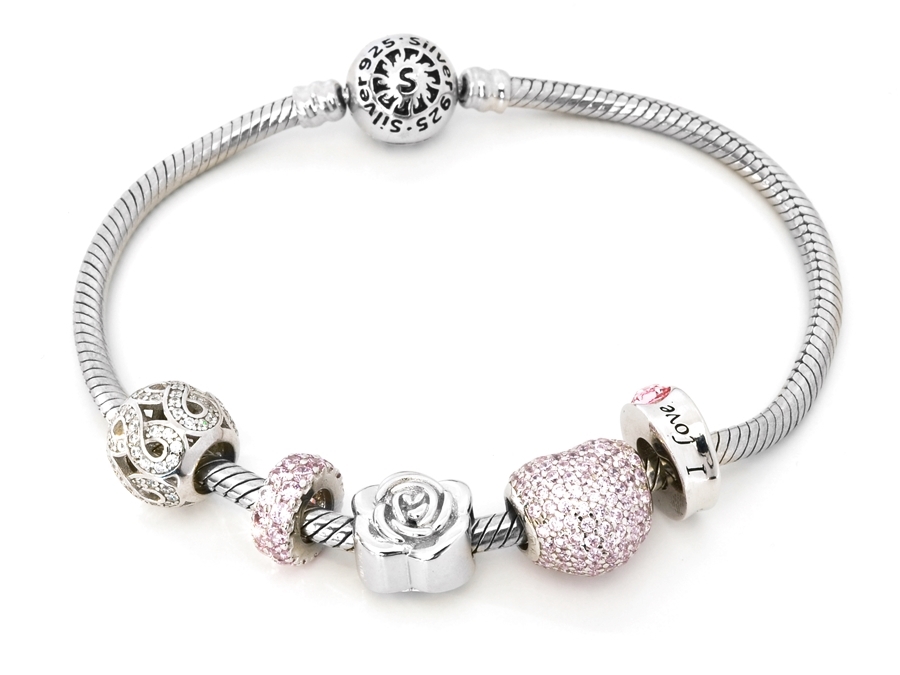 Korálky na náramek